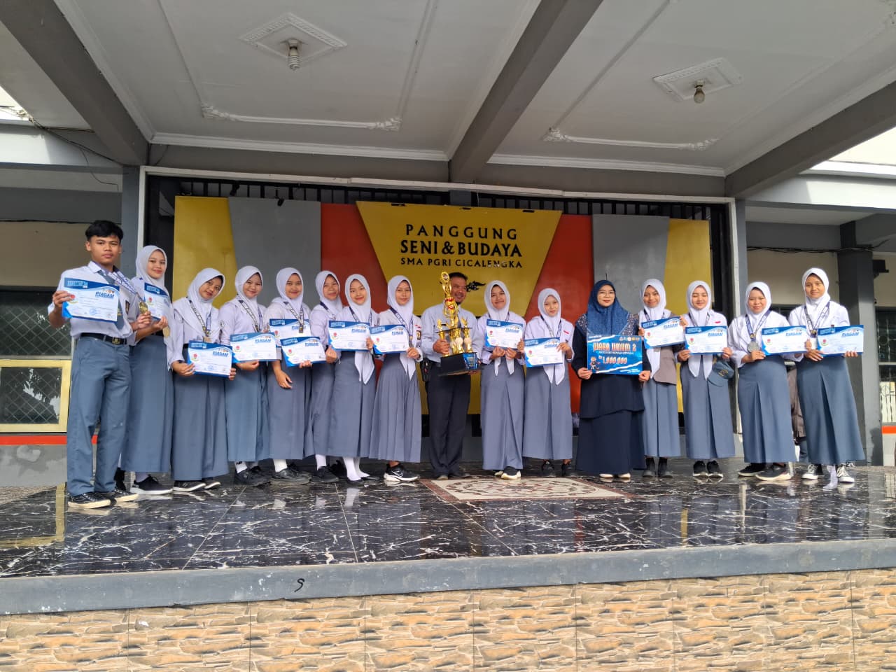 Juara Umum 2 Kategori Remaja Kejuaraan DANSESKO TNIPencak Silat